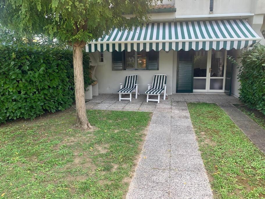 Villa A Due Piani Con Giardino E Piscina Duna Verde Exteriör bild